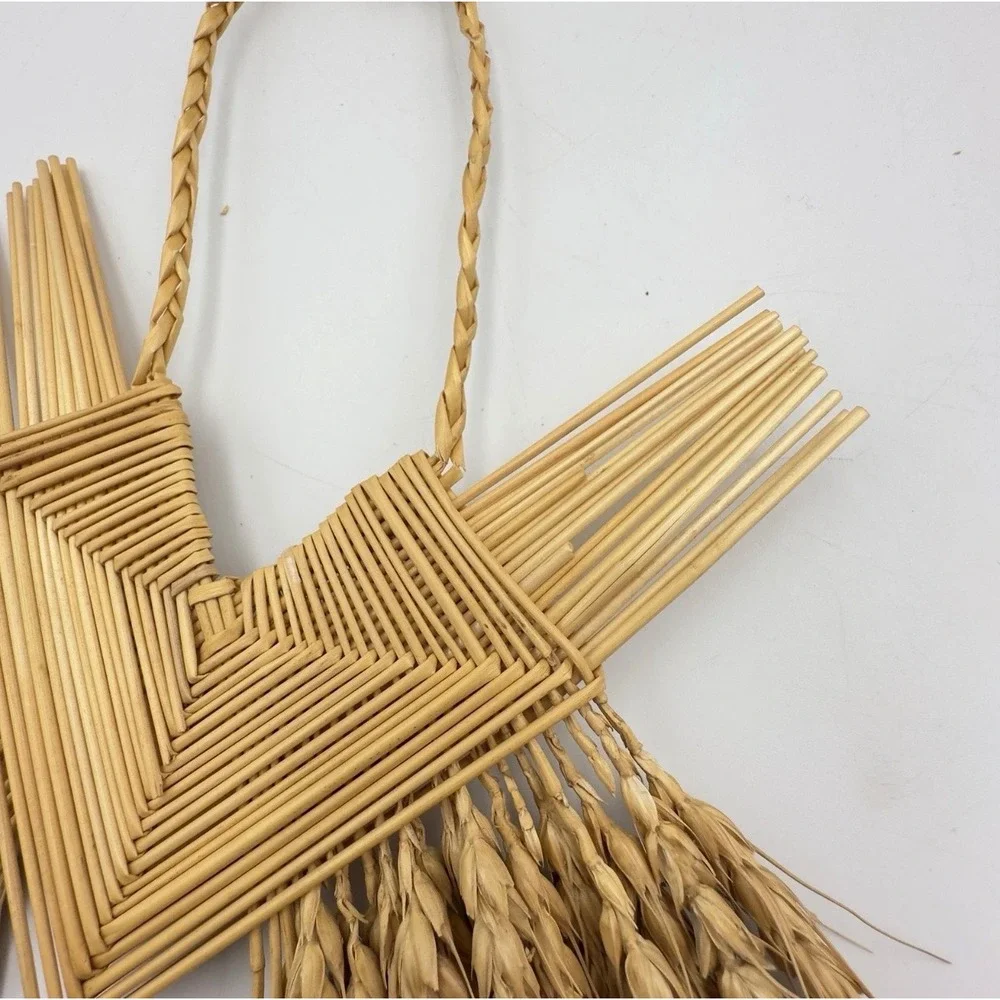 Lot Of 4 Large Hand Weaved Straw Wheat Ornaments Folk Art Heart Of Wheat Country
